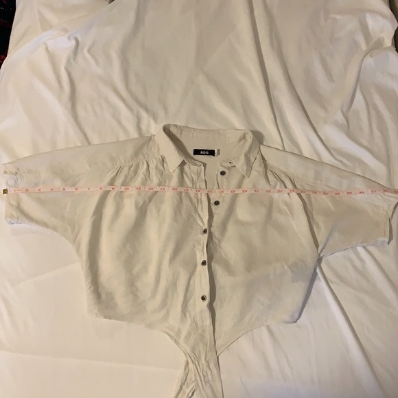 UO BDG Jenna Tie Front Button Down Crop Top - Picture 3 of 9